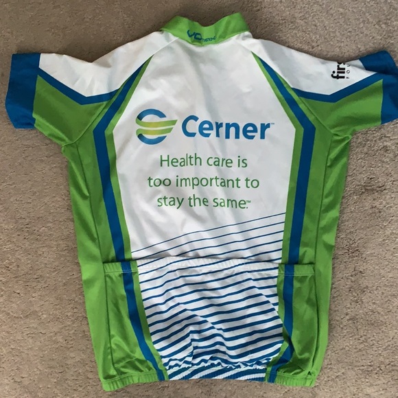 Gear up on your biking style - 2 cycling tops bundled at a steal! - Picture 2 of 5